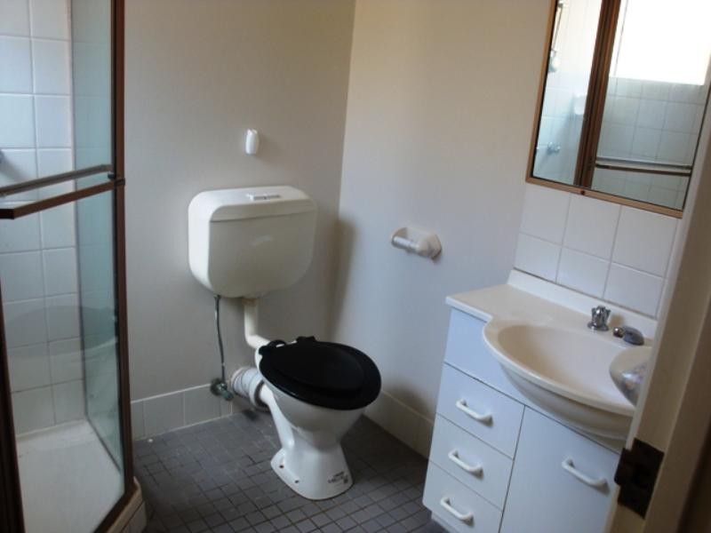 1/60 Railway Street, Booval QLD 4304