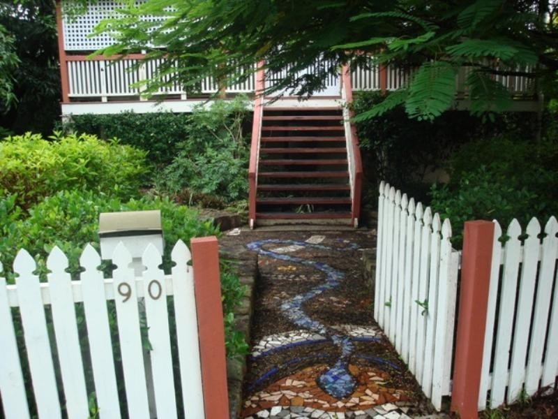 90 Kitchener Street, Sherwood QLD 4075