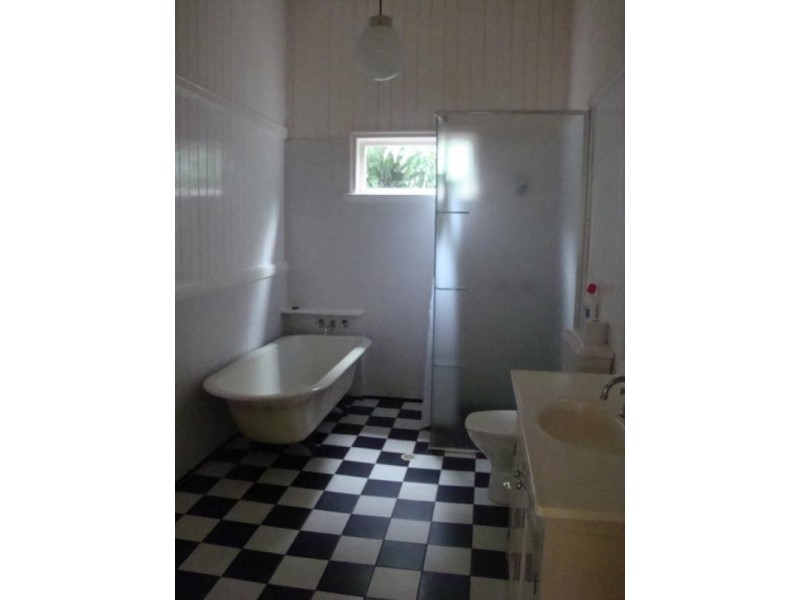 90 Kitchener Street, Sherwood QLD 4075