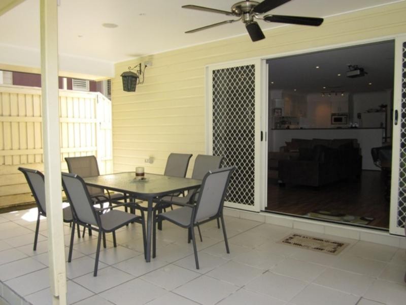 74 Quarry Road, Sherwood QLD 4075