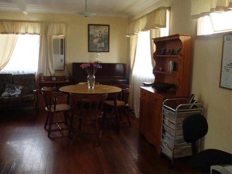 57 William Terrace, Oxley QLD 4075