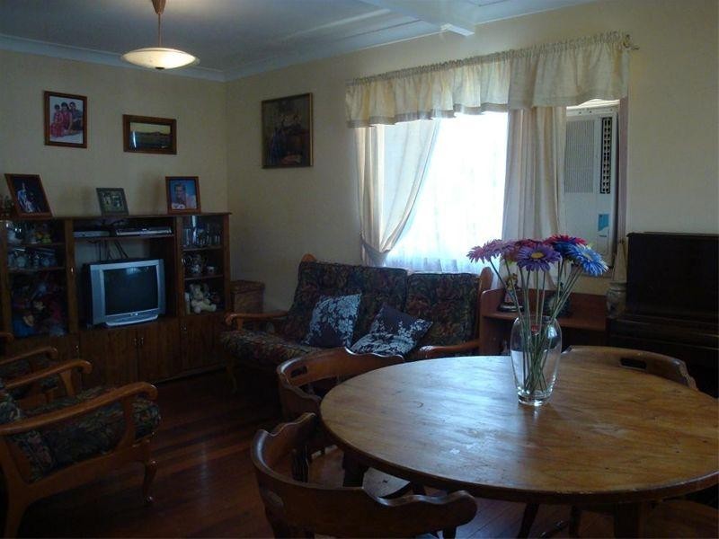 57 William Terrace, Oxley QLD 4075