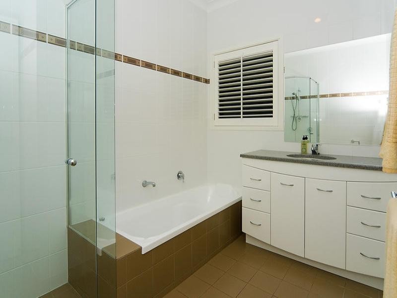 70 Borden Street, Sherwood QLD 4075