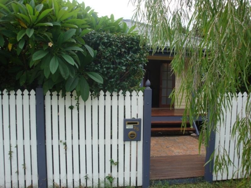 95 Englefield Road, Oxley QLD 4075