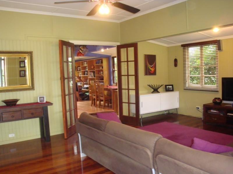 95 Englefield Road, Oxley QLD 4075