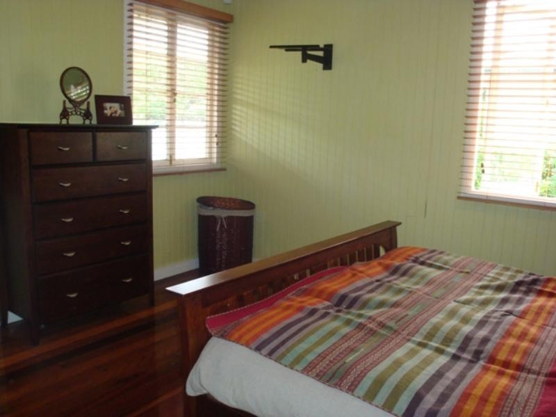 95 Englefield Road, Oxley QLD 4075