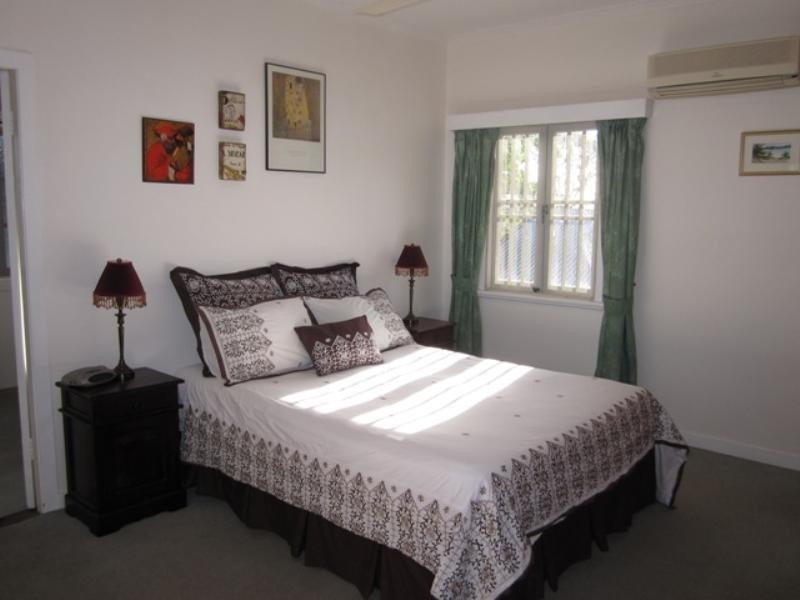 130 King Arthur Terrace, Tennyson QLD 4105