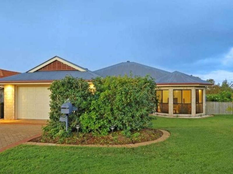 10 Selkirk Close, Oxley QLD 4075