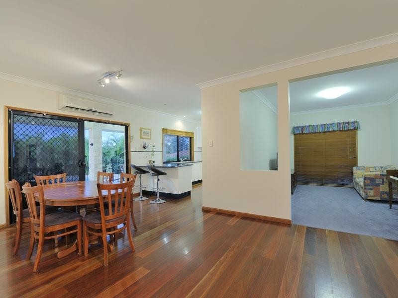 10 Selkirk Close, Oxley QLD 4075