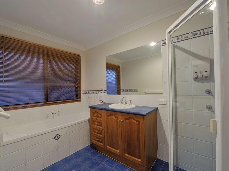 10 Selkirk Close, Oxley QLD 4075