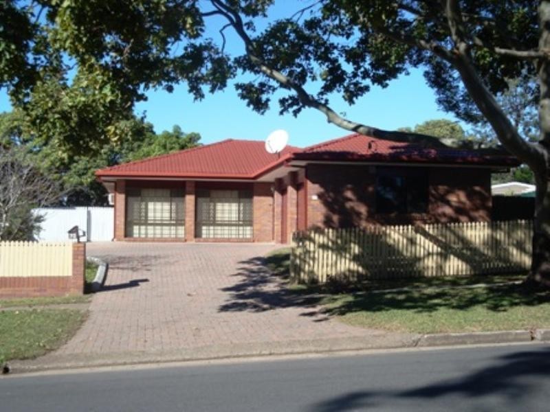 70 Englefield Road, Oxley QLD 4075