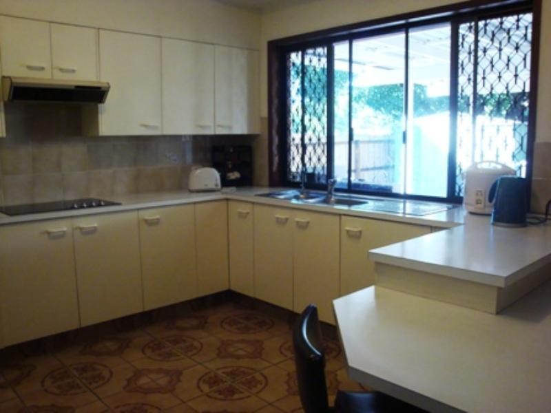 70 Englefield Road, Oxley QLD 4075