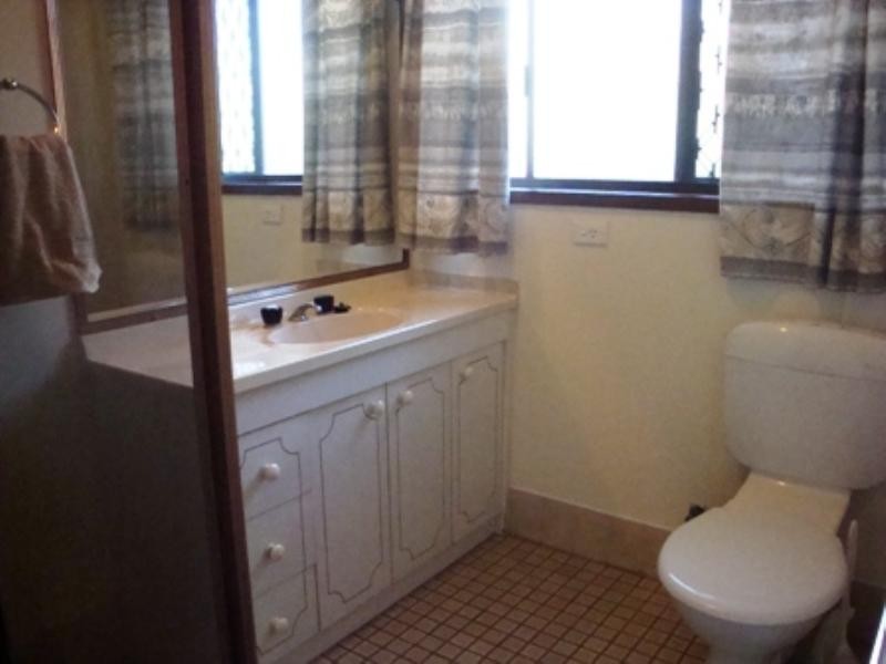 70 Englefield Road, Oxley QLD 4075