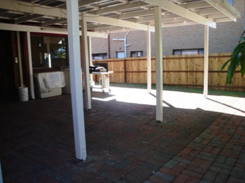 70 Englefield Road, Oxley QLD 4075