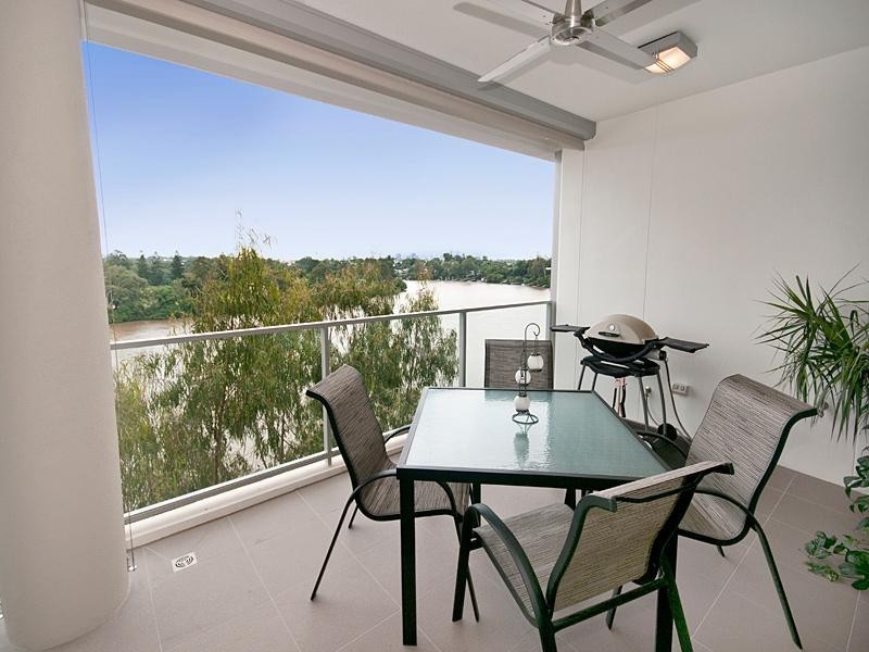 220/205 King Arthur Terrace, Tennyson QLD 4105