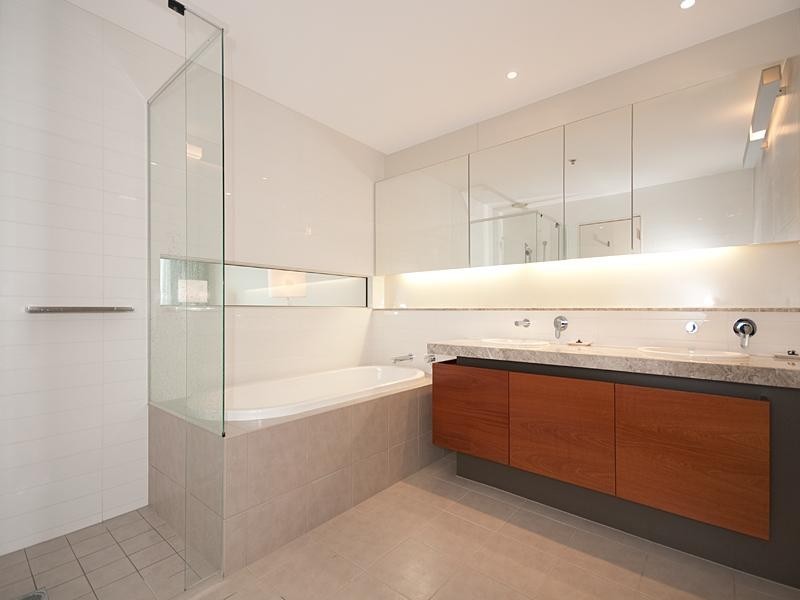 220/205 King Arthur Terrace, Tennyson QLD 4105