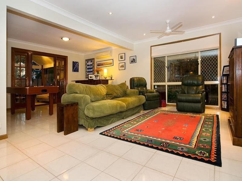 30 Tangmere Street, Chapel Hill QLD 4069