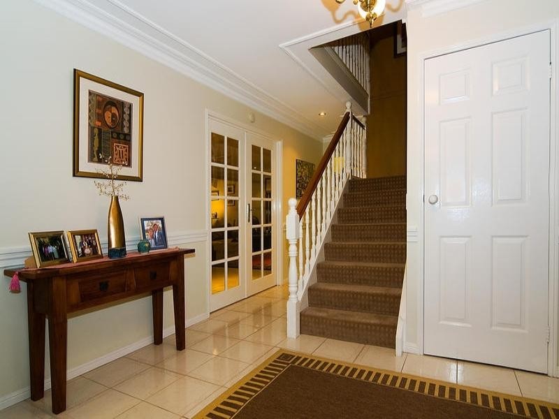 30 Tangmere Street, Chapel Hill QLD 4069