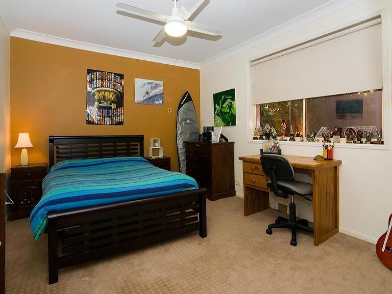 30 Tangmere Street, Chapel Hill QLD 4069