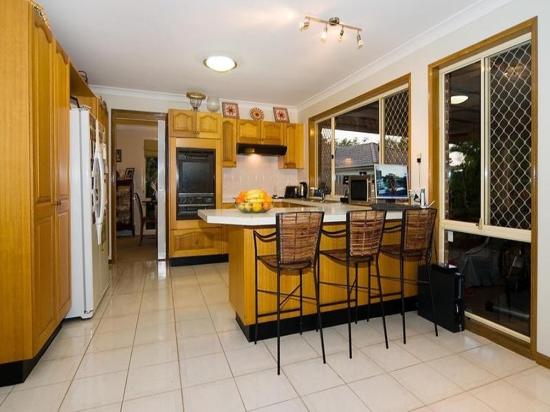 30 Tangmere Street, Chapel Hill QLD 4069
