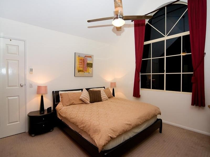 30 Tangmere Street, Chapel Hill QLD 4069