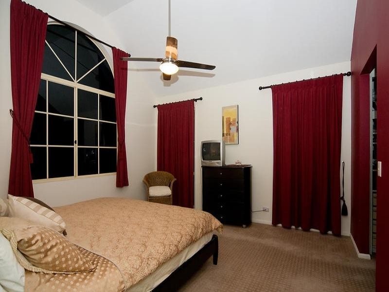 30 Tangmere Street, Chapel Hill QLD 4069