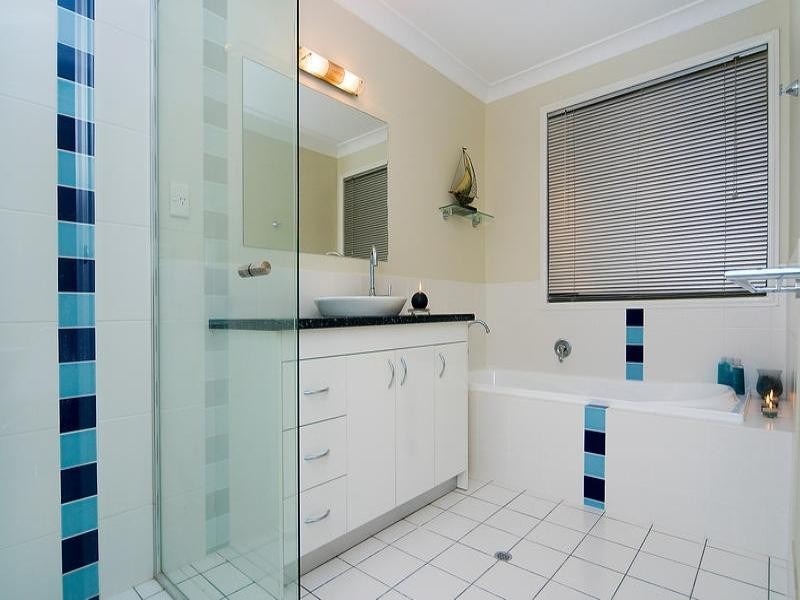 30 Tangmere Street, Chapel Hill QLD 4069