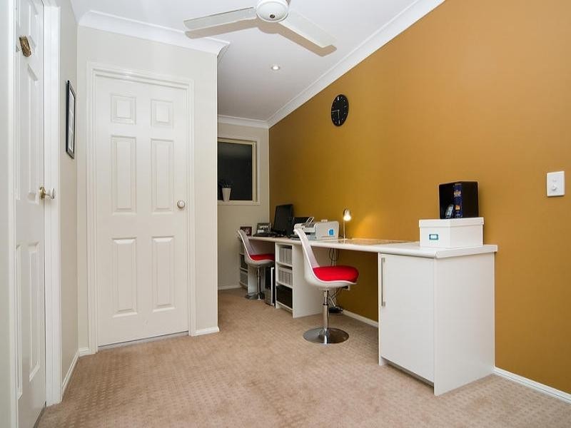 30 Tangmere Street, Chapel Hill QLD 4069