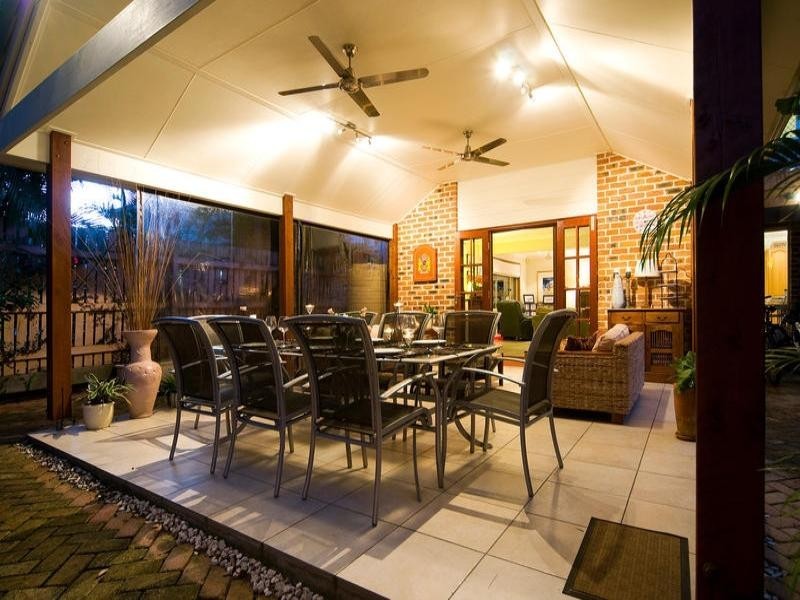 30 Tangmere Street, Chapel Hill QLD 4069