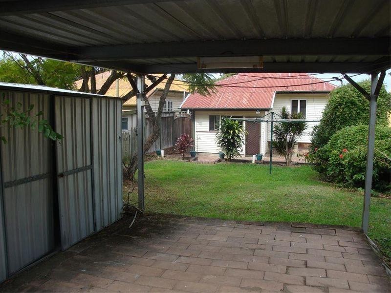 27 Lancelot Street, Tennyson QLD 4105