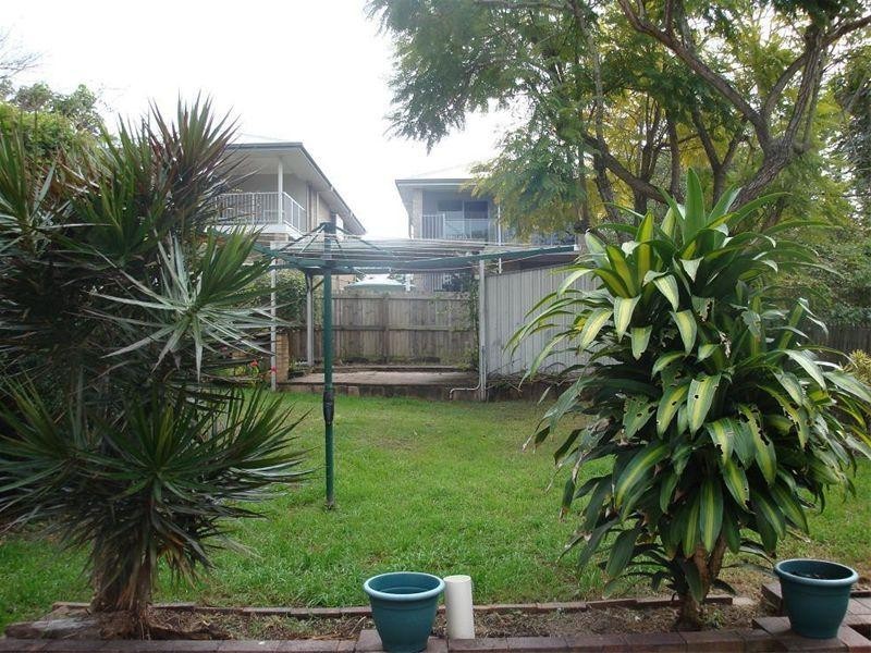 27 Lancelot Street, Tennyson QLD 4105