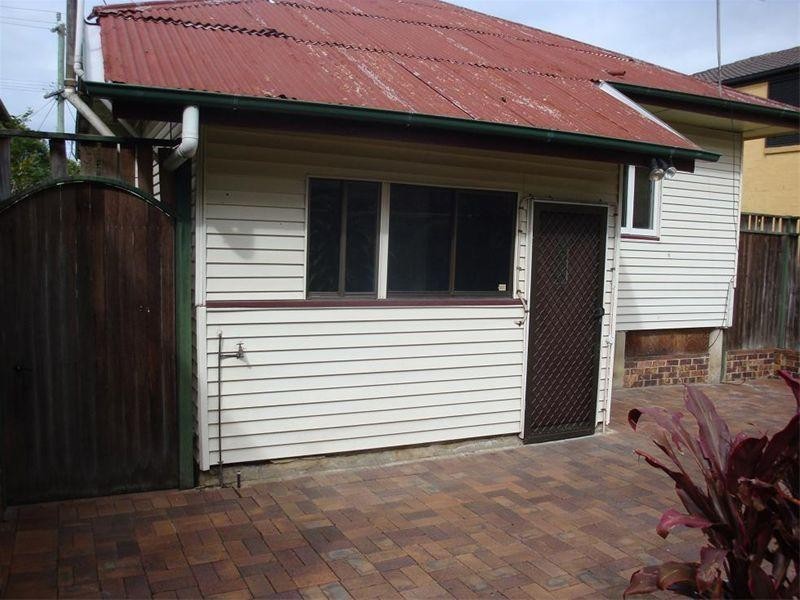 27 Lancelot Street, Tennyson QLD 4105