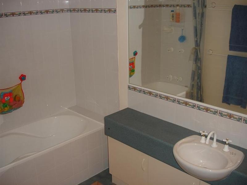 128 Long Street E, Graceville QLD 4075