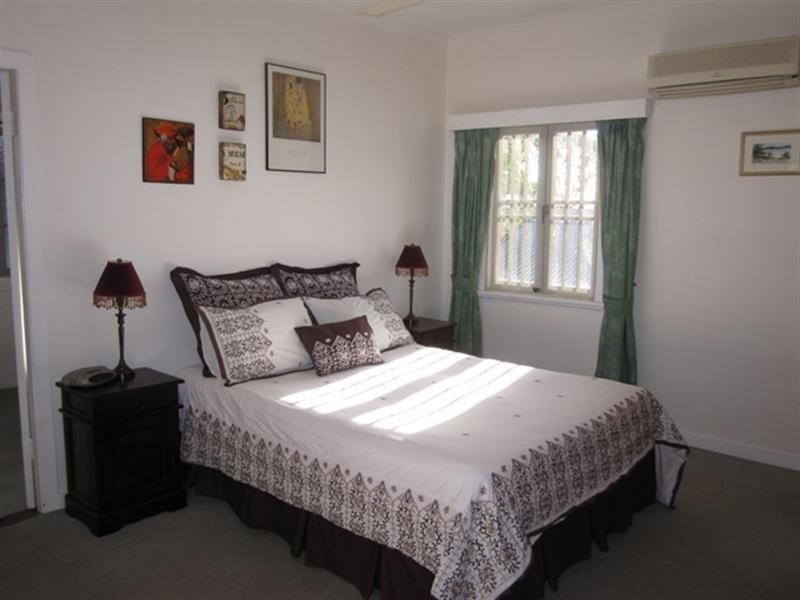 130 King Arthur Terrace, Tennyson QLD 4105