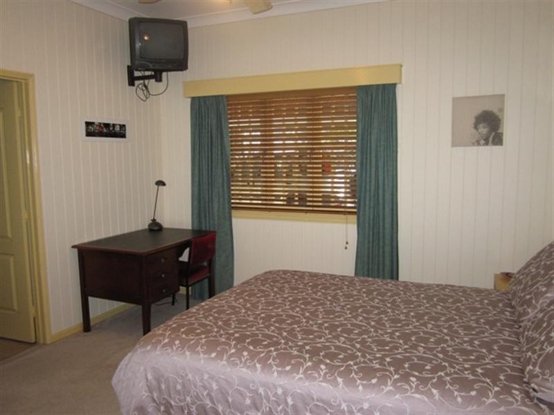 130 King Arthur Terrace, Tennyson QLD 4105