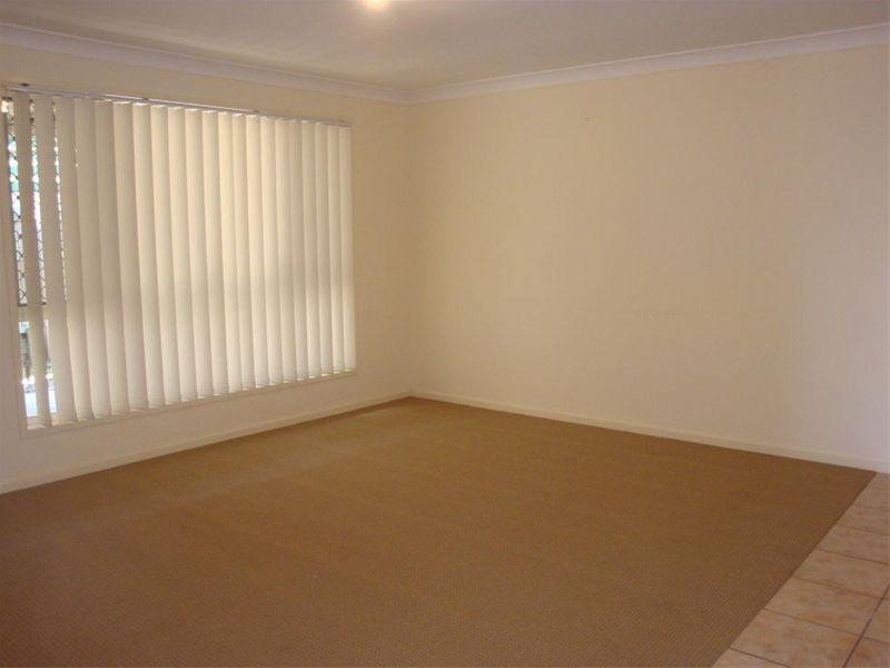 12 Sunningdale Street, Oxley QLD 4075