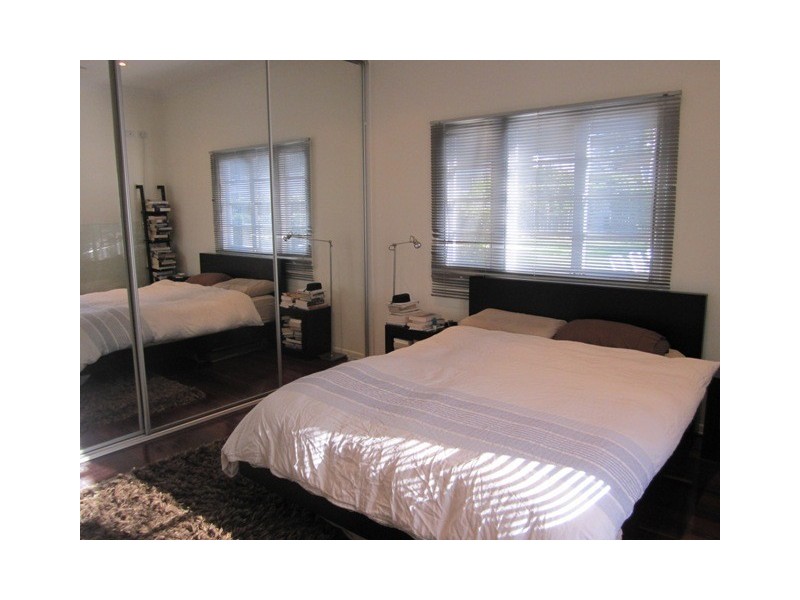 45 Lancelot Street, Tennyson QLD 4105