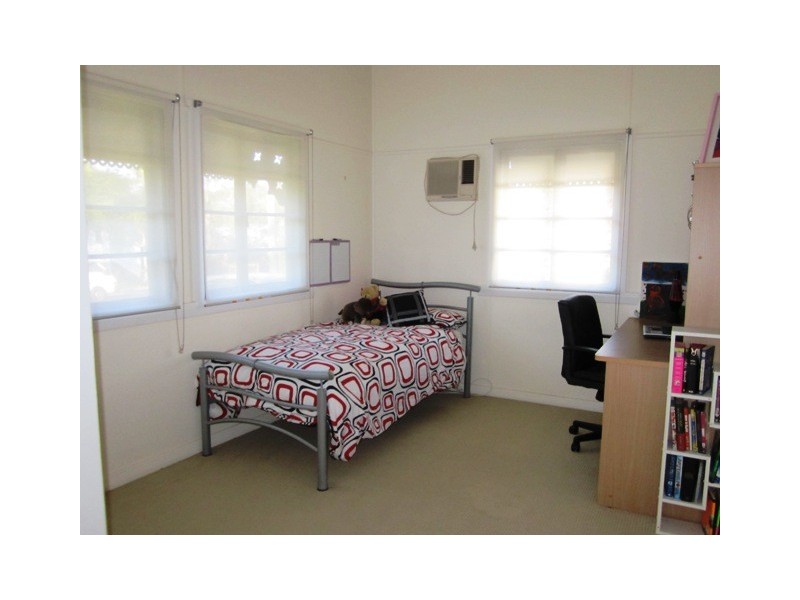 45 Lancelot Street, Tennyson QLD 4105