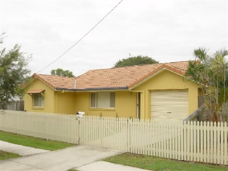 30 Vivian Street, Tennyson QLD 4105