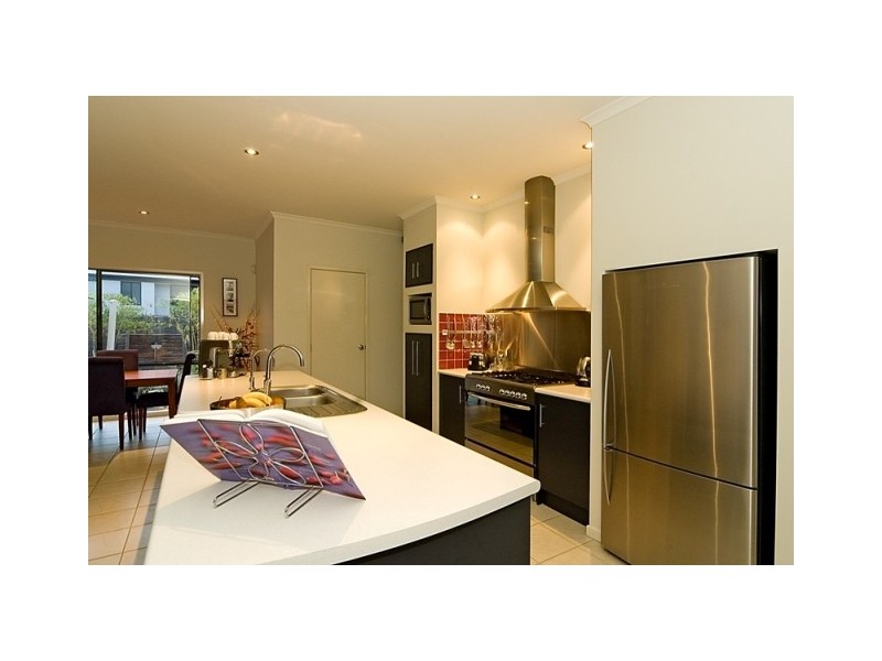 18 Burlington Terrace, Springfield Lakes QLD 4300