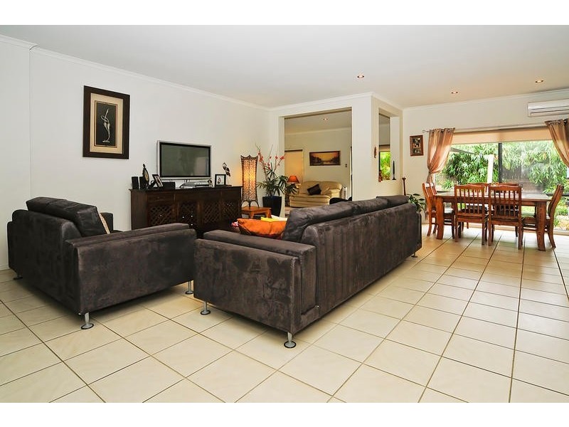 18 Burlington Terrace, Springfield Lakes QLD 4300