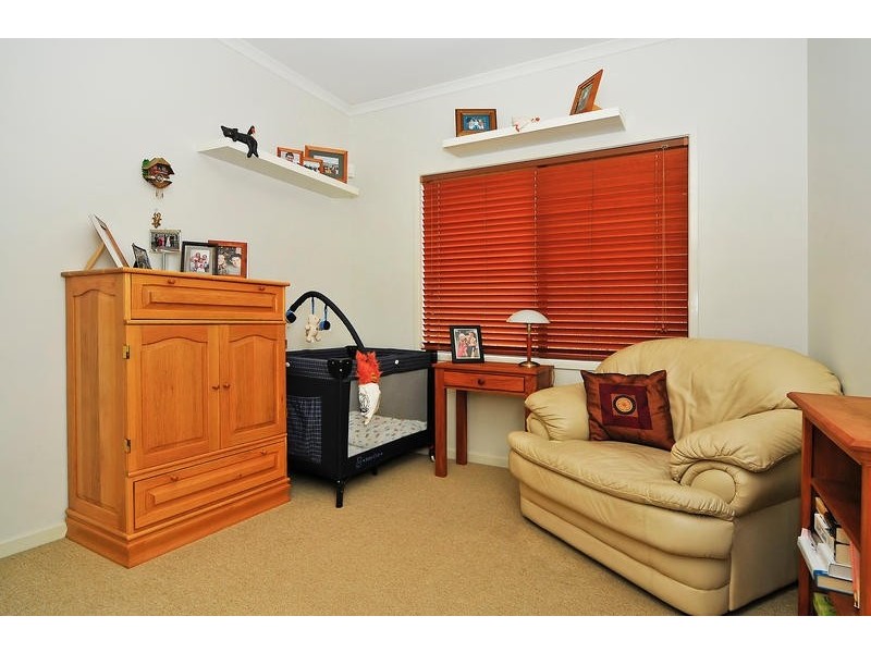 18 Burlington Terrace, Springfield Lakes QLD 4300