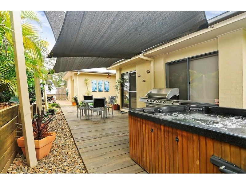 18 Burlington Terrace, Springfield Lakes QLD 4300