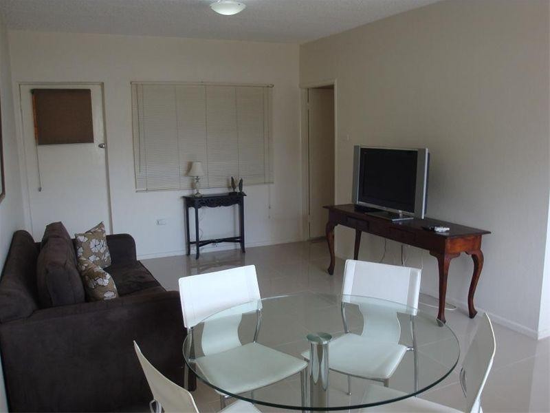 1/11 Carl Street, Woolloongabba QLD 4102