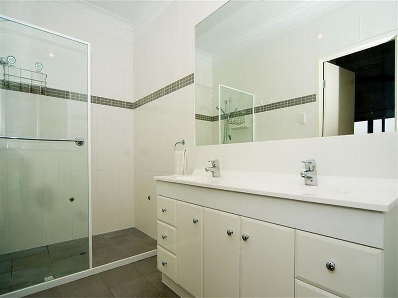 28 Graceville Avenue, Graceville QLD 4075