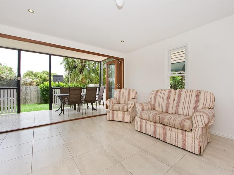 70 King Arthur Terrace, Tennyson QLD 4105