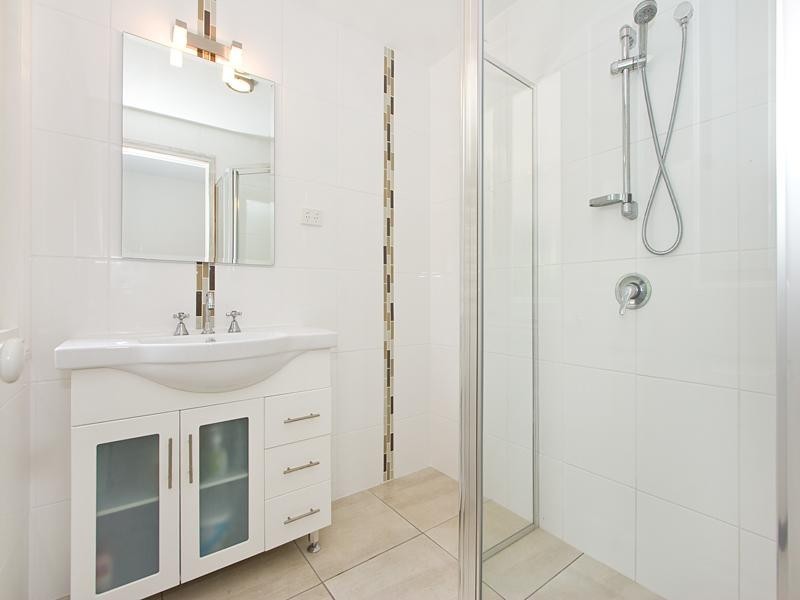 70 King Arthur Terrace, Tennyson QLD 4105