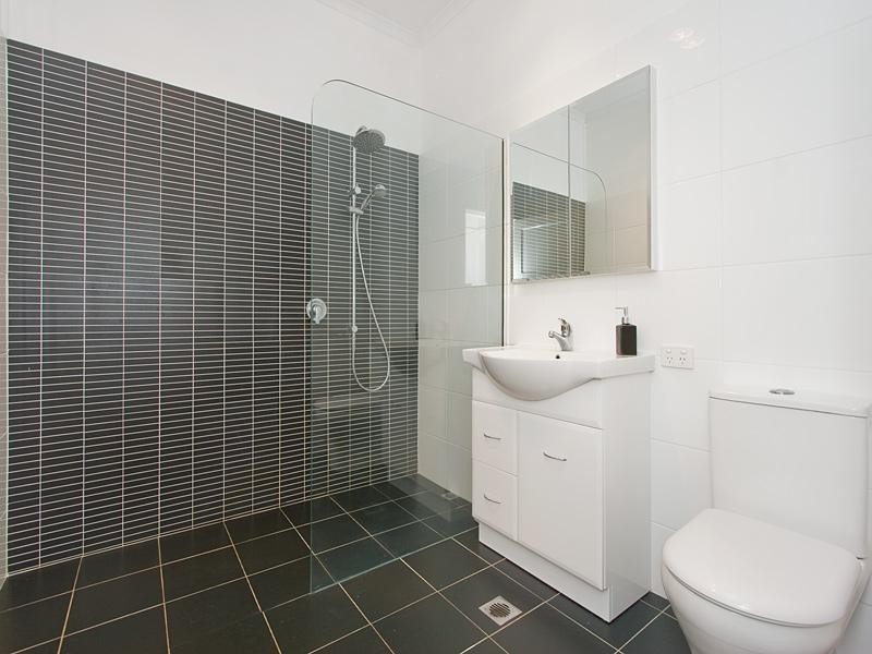 70 King Arthur Terrace, Tennyson QLD 4105