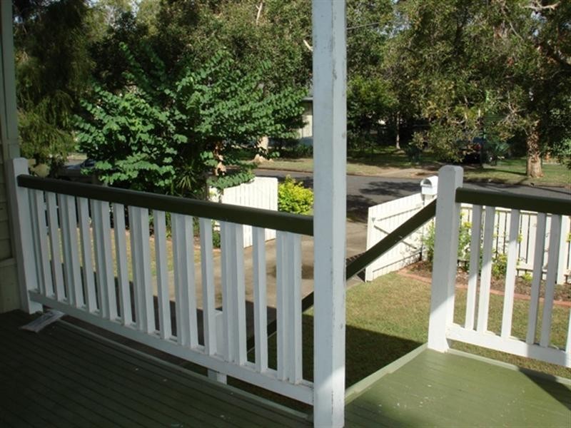 6 Logan Avenue, Oxley QLD 4075