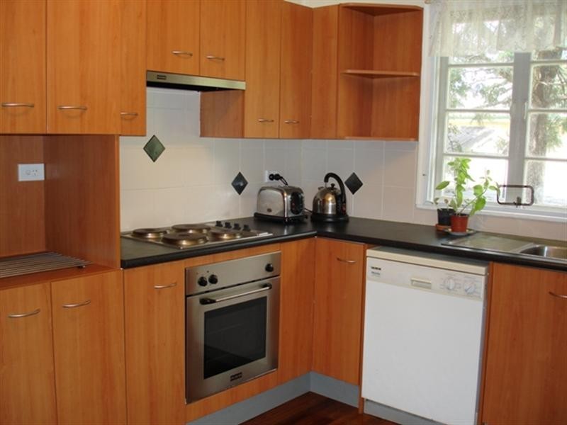 6 Logan Avenue, Oxley QLD 4075